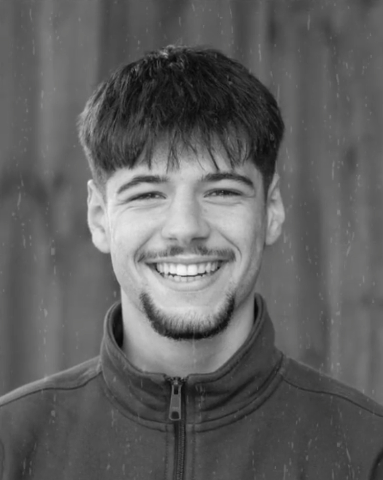 Florian Douarin - Monteur vidéo, Motion Designer et Sound Designer basé à Paris. Création de contenus dynamiques et immersifs pour vos projets.